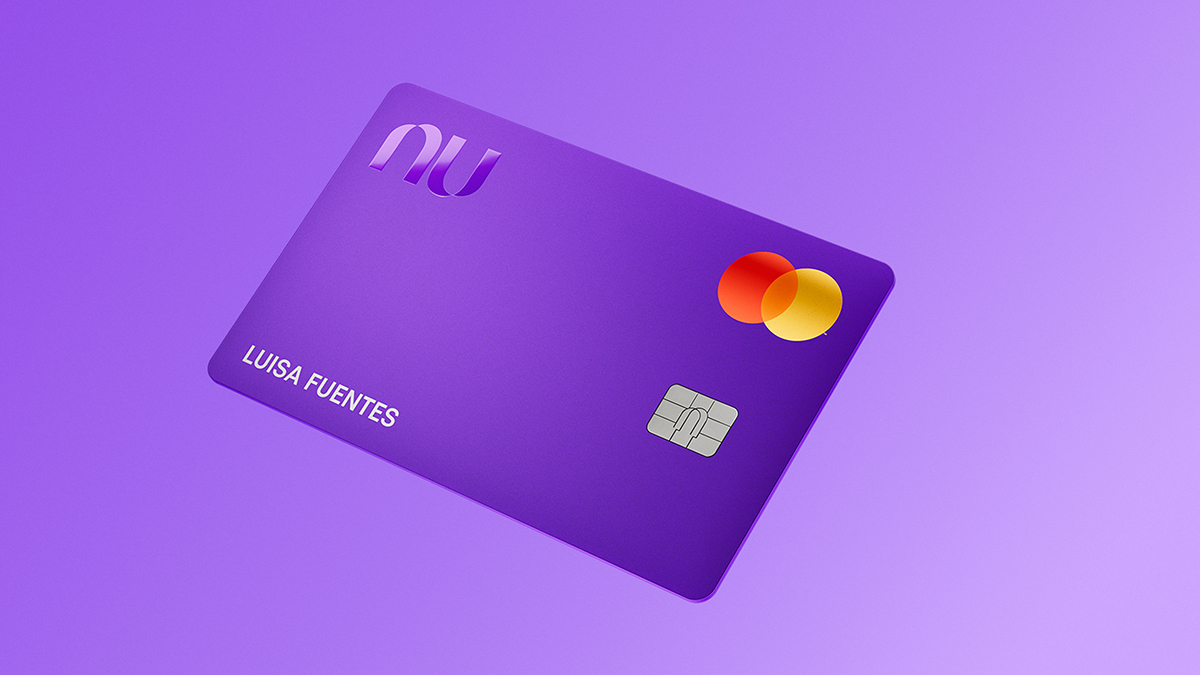 Tarjeta de Crédito Nu morada con logo de Mastercard, ilustrando las 15 preguntas clave sobre cómo funciona, solicitar, Meses Sin Intereses y fechas de pago de tu Tarjeta de Crédito Nu.