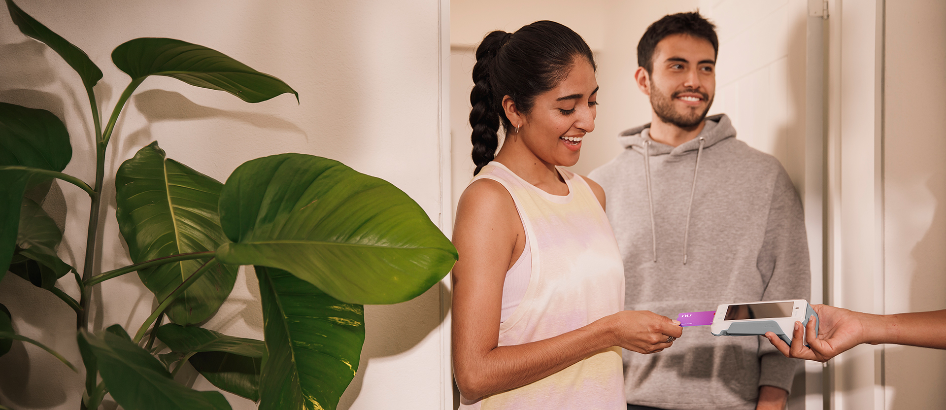 Tarjeta de débito sin comisiones: qué significa, qué cargos evita y cómo elegir la mejor