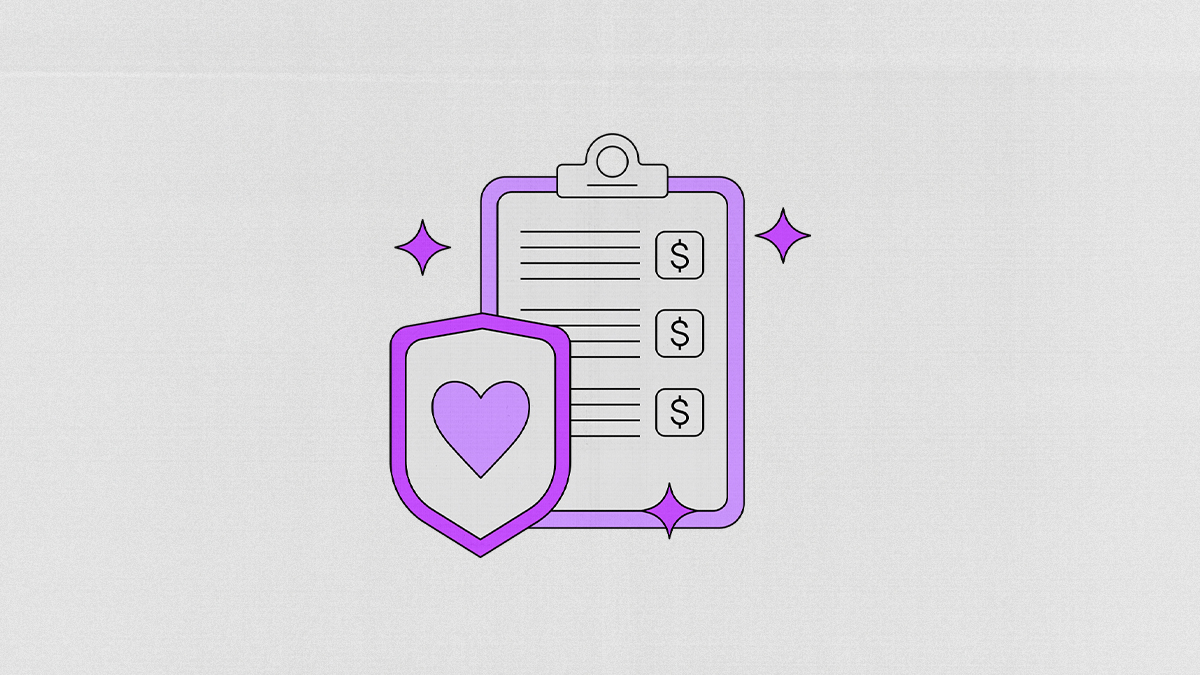 Tabla de apuntes con el borde morado sostiene un escudo con un corazón color morado dentro para recordar 10 razones para contratar un seguro de vida