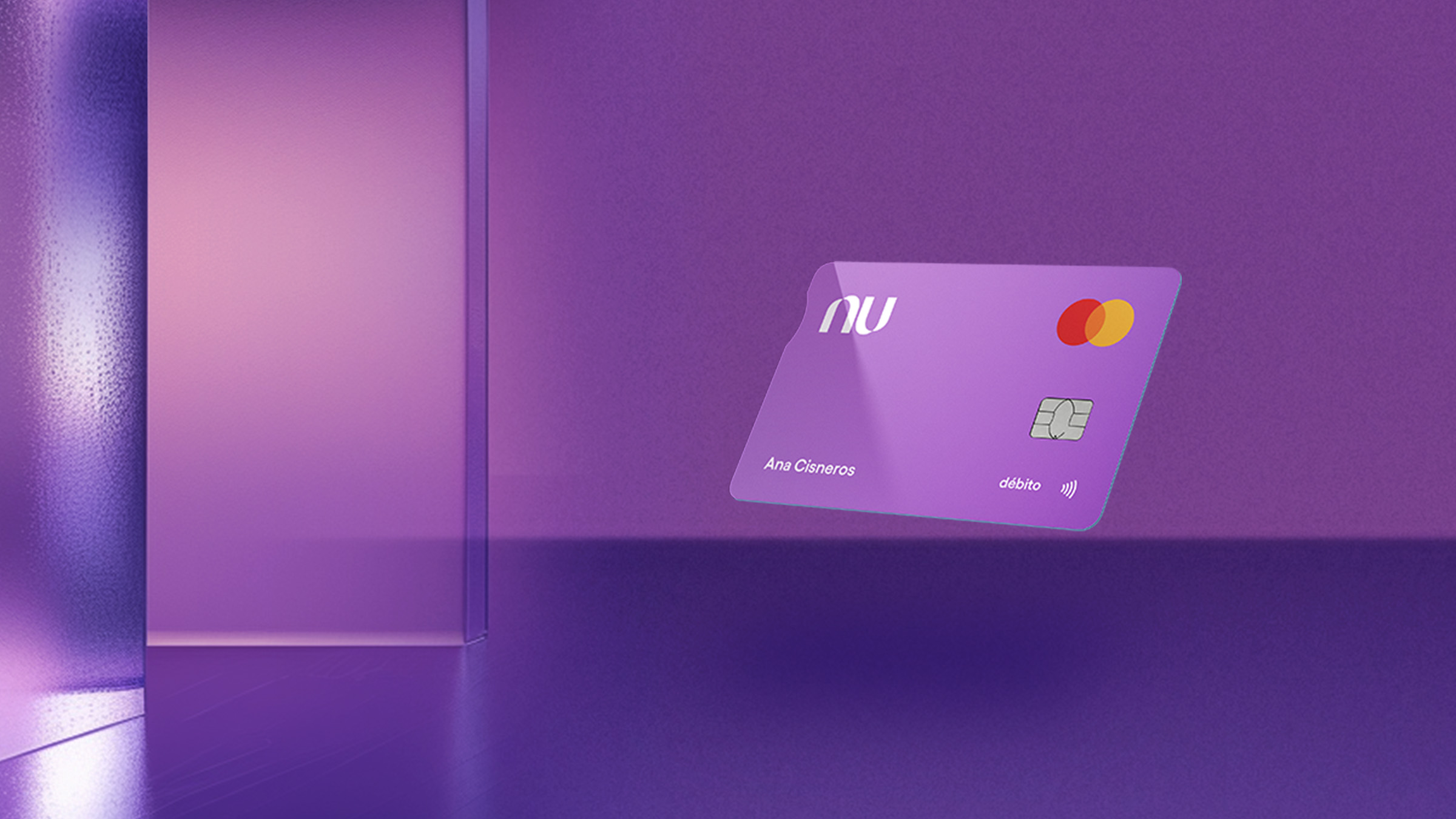 La Moradita reposa sobre unas bases de acrílico transparente color violeta con fondos en morado y nos recuerda la GAT de Cuenta Nu