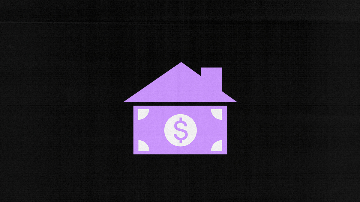 Casa morada delante de una limbo negro simula una alcancía con un billete en el frente que nos recuerda los beneficios de un seguro de casa