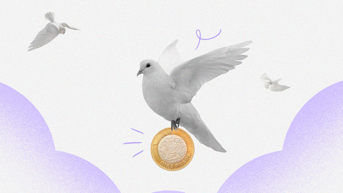 Una paloma blanca vuela entre nubes moradas sujetando una moneda de diez pesos mexicanos indicando qué pasa con el dinero de Cuenta Nu en caso de fallecimiento