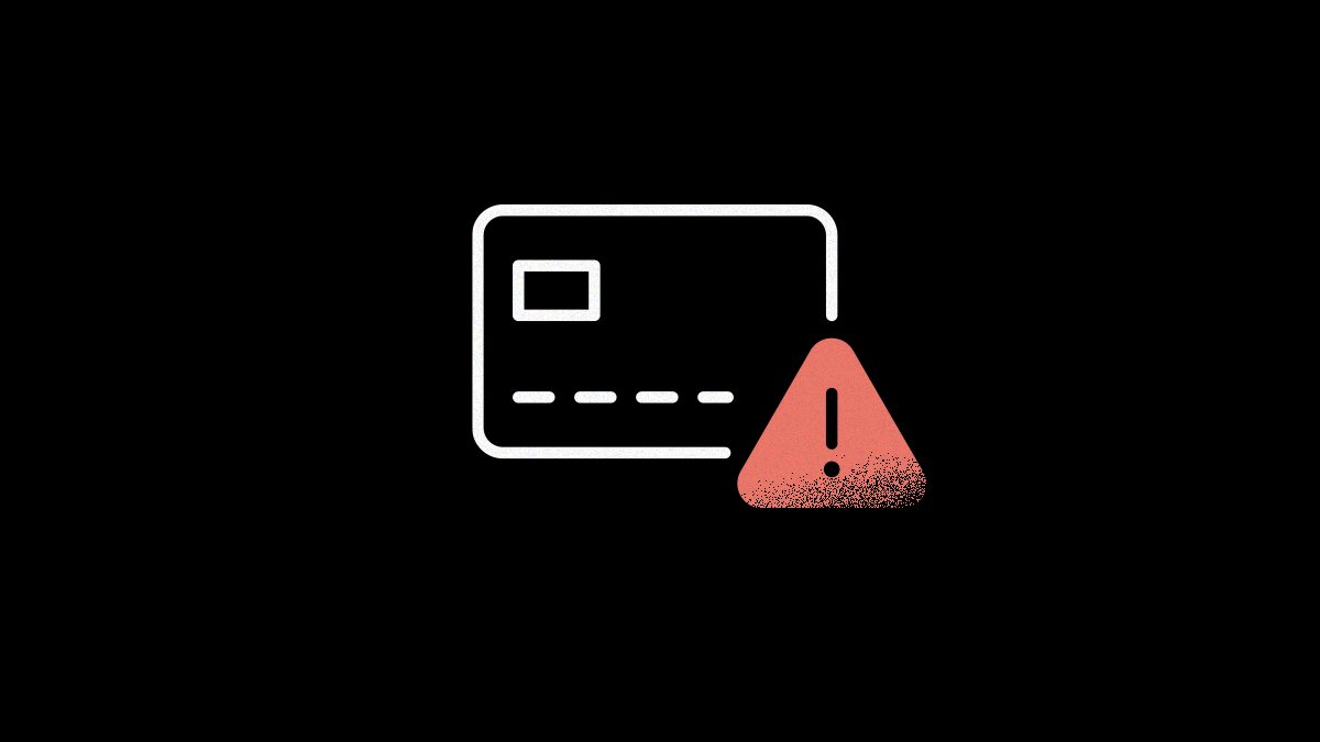 El contorno de una tarjeta de crédito está dibujado frente a un limbo color negro con color blanco y frente a ella aparece un símbolo de exclamación para avisar por qué mi tarjeta de crédito es rechazada